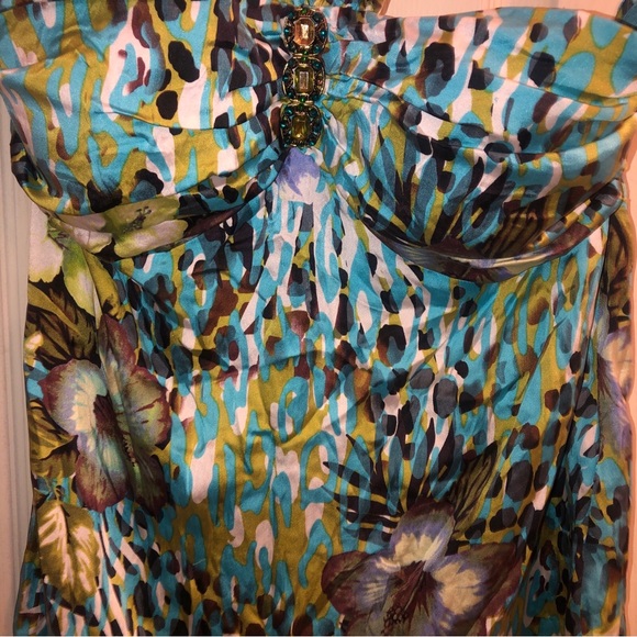 Cache halter. SZ: XL. Silk. Side zip beautiful print. - Picture 2 of 9